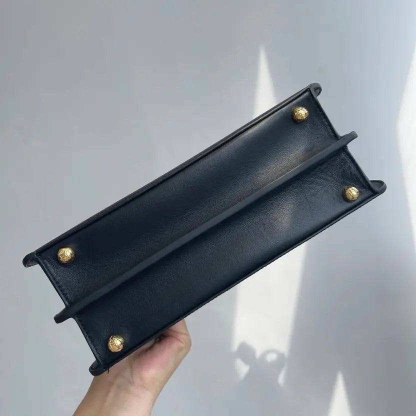 Boutique Quality || Fendi Classic Peekaboo Handbag in Black