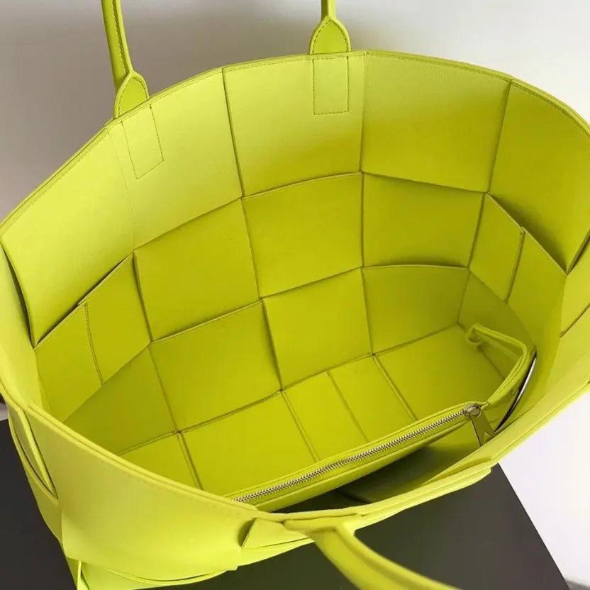 Boutique Quality || Bottega Veneta Large Arco Tote Bag Kiwi