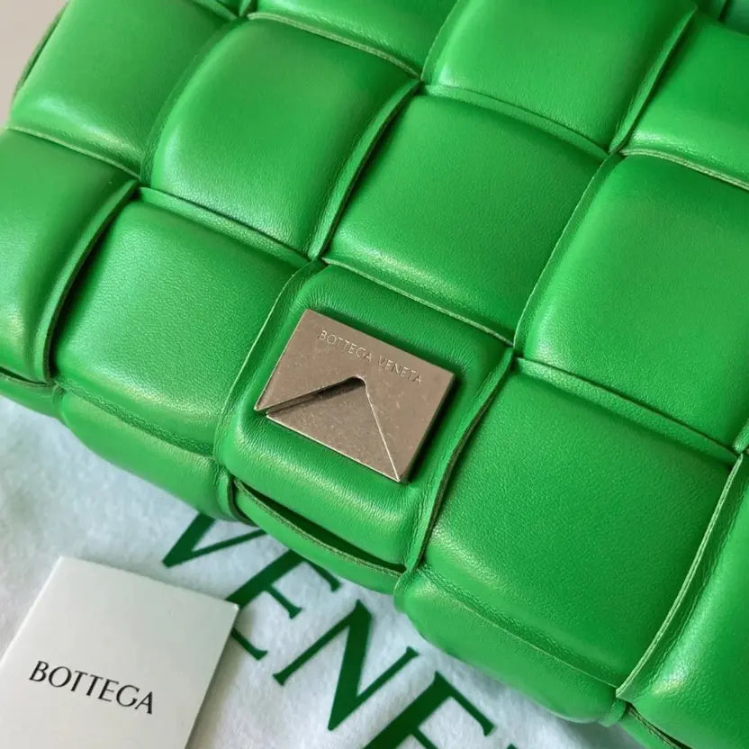 Boutique Quality || Bottega Veneta Padded Cassette Bag In Parakeet
