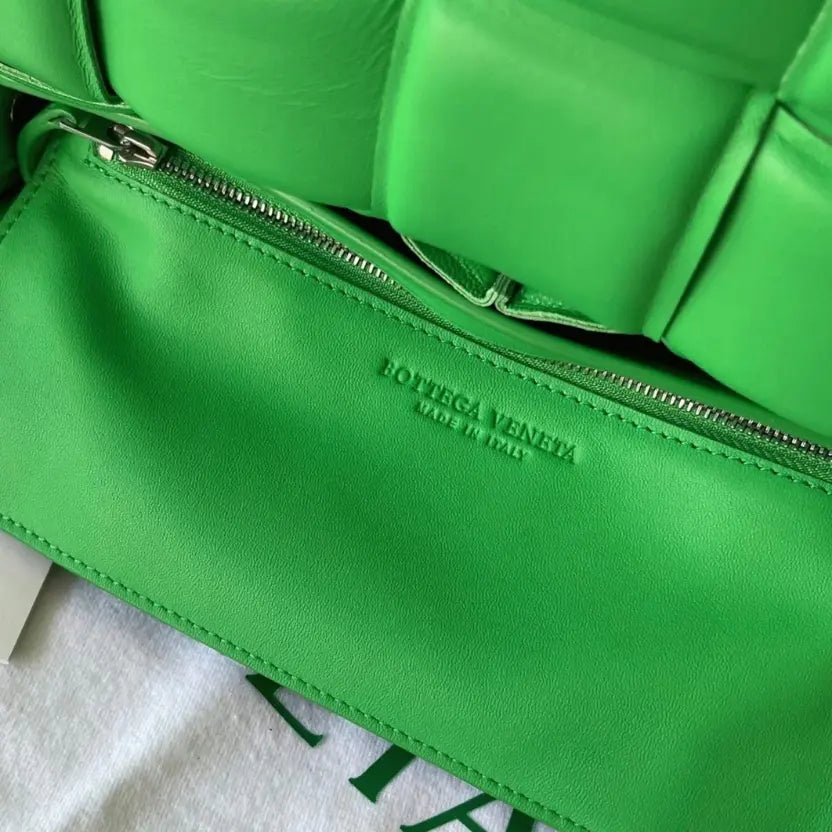 Boutique Quality || Bottega Veneta Padded Cassette Bag In Parakeet
