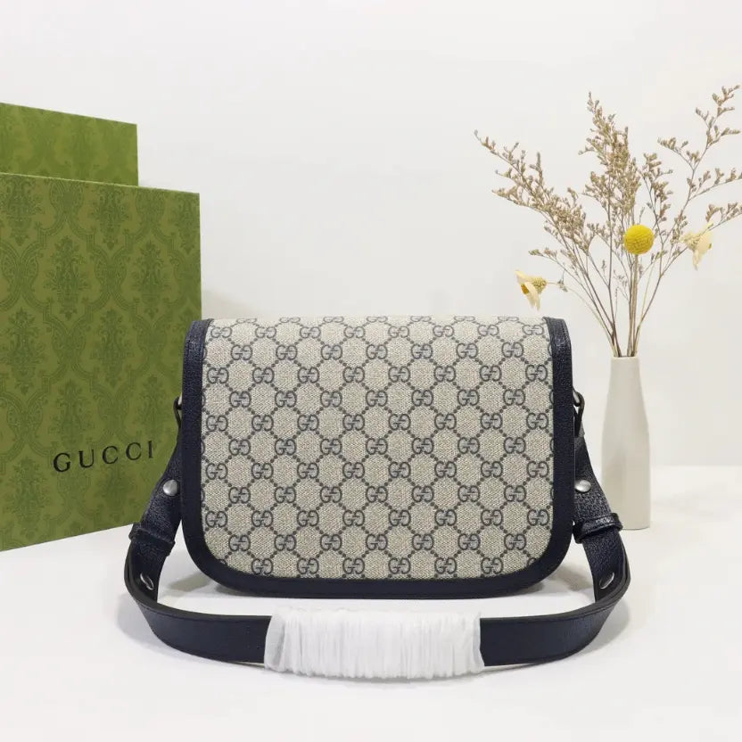 Boutique Quality || 602204 || Gucci Shoulder Bag