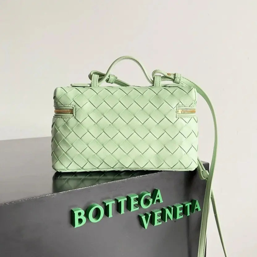 Boutique Quality || Bottega Veneta Bang Bang Vanity Case Mint