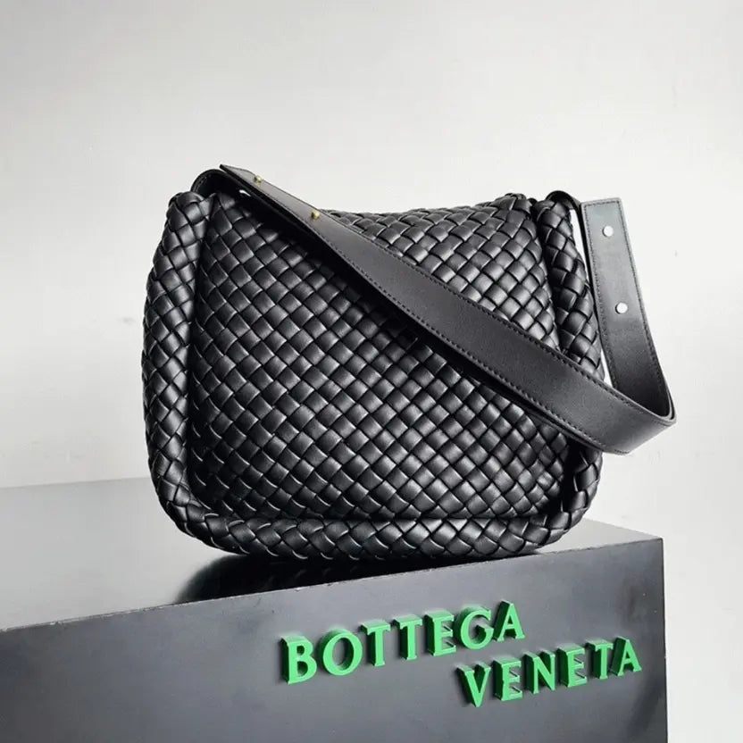 Boutique Quality || Bottega Veneta Cobble Small Bag Black
