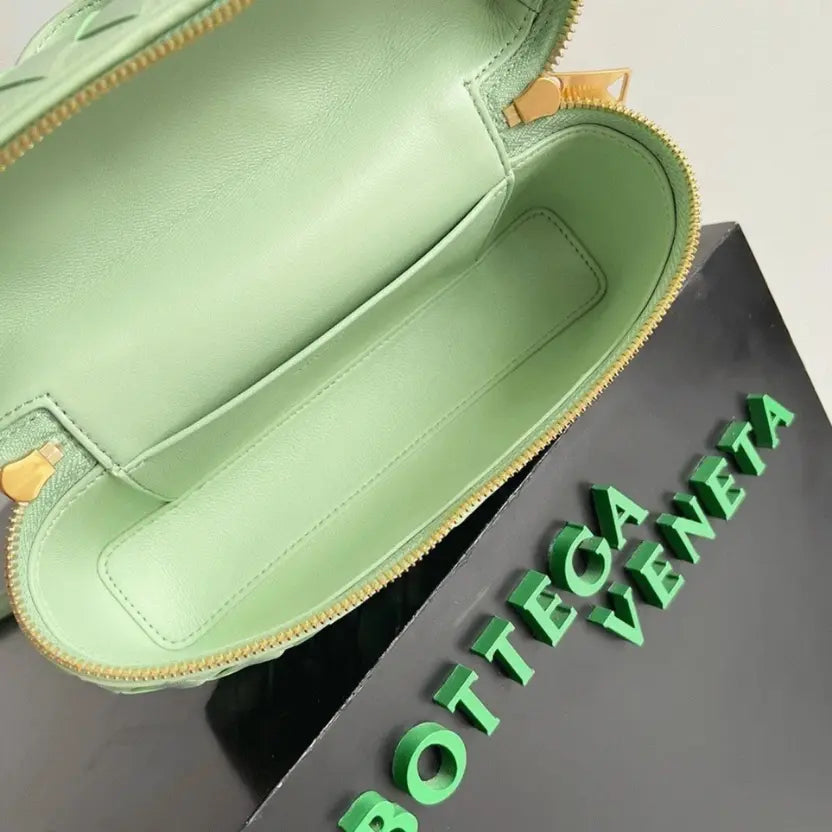 Boutique Quality || Bottega Veneta Bang Bang Vanity Case Mint