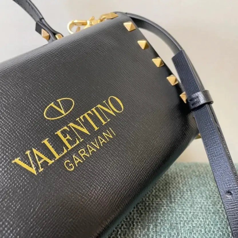 Boutique Level Quality || Valentino Garavani Rockstud Alcove Box Top-Handle Bag in Black