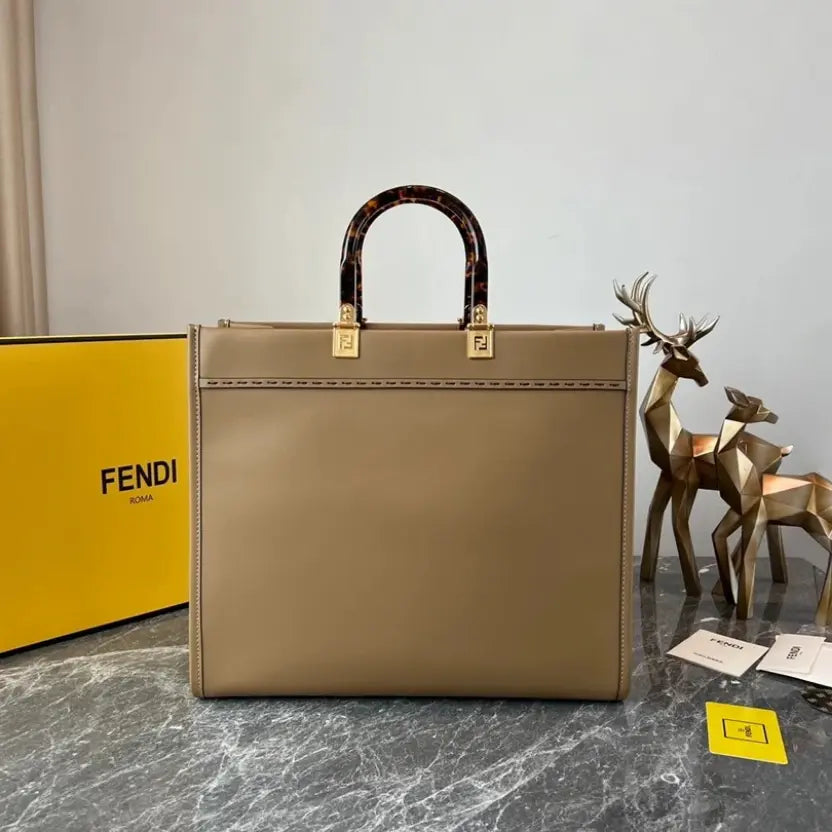 Boutique Quality || Fendi Sunshine Medium Tote Bag in Tan Leather