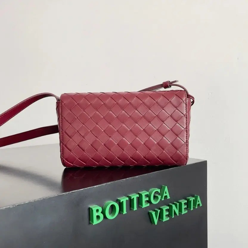 Boutique Quality || Bottega Veneta Mini Andiamo Cross-Body Bag Barolo