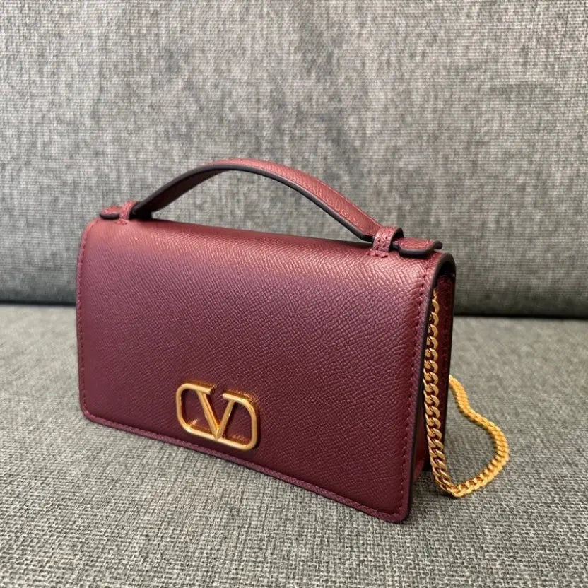 Boutique Level Quality || Valentino Garavani VLogo Signature Grainy Calfskin Clutch Bag in Pink