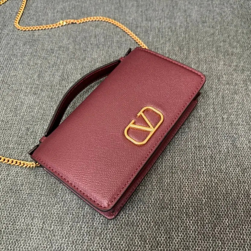 Boutique Level Quality || Valentino Garavani VLogo Signature Grainy Calfskin Clutch Bag in Pink