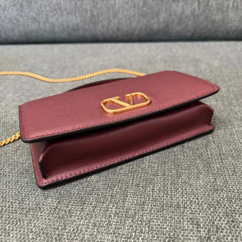 Boutique Level Quality || Valentino Garavani VLogo Signature Grainy Calfskin Clutch Bag in Pink