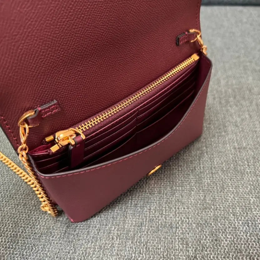 Boutique Level Quality || Valentino Garavani VLogo Signature Grainy Calfskin Clutch Bag in Pink