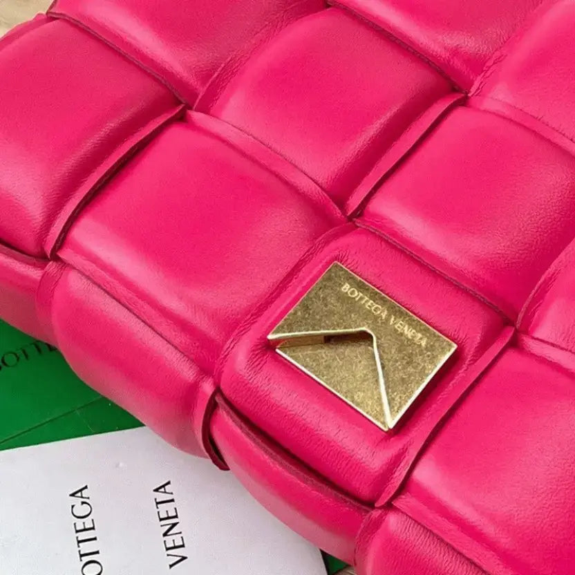 Boutique Quality || Bottega Veneta Chain Cassette Bag In Lollipop