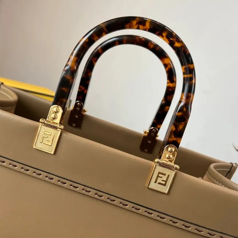 Boutique Quality || Fendi Sunshine Medium Tote Bag in Tan Leather